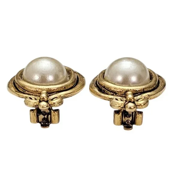 Faux Pearl Roman Designer Gold Tone Clip On Earrings, L490
